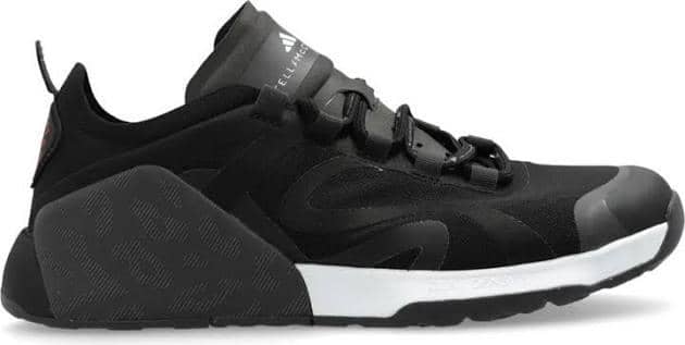 Sepatu latihan Adidas by Stella McCartney Dropset dipajang sebagai produk olahraga untuk aktivitas kebugaran.