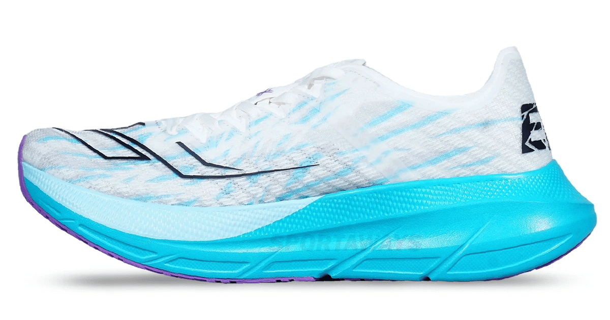 Sepatu lari Mills Enermax Cushion M2 dengan desain sporty dan bantalan untuk kenyamanan saat berlari.