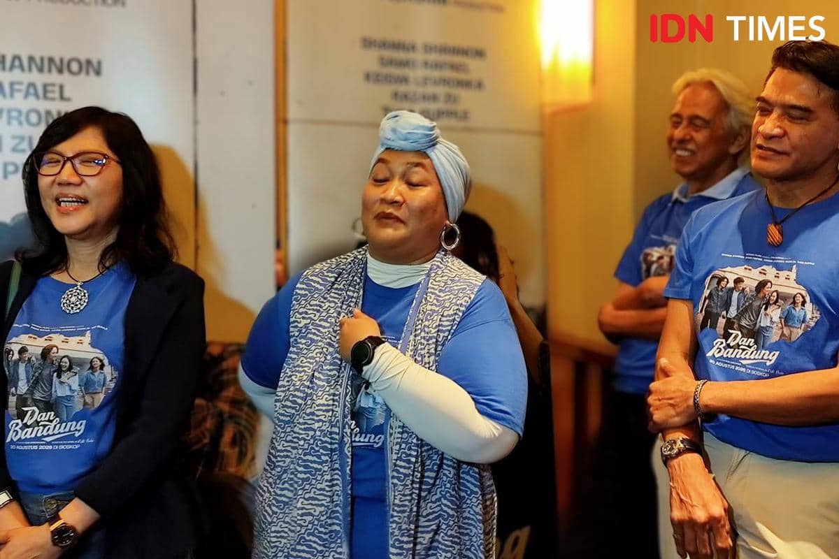 Tike kembali memerankan karakter bibi di film Dan Bandung.jpg