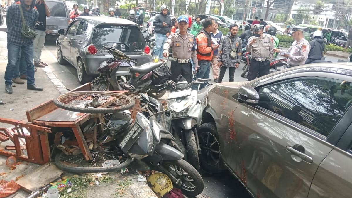 Truk Pengangkut Gas Tabrak 11 Kendaraan di Bandung, 1 Pengendara Tewas