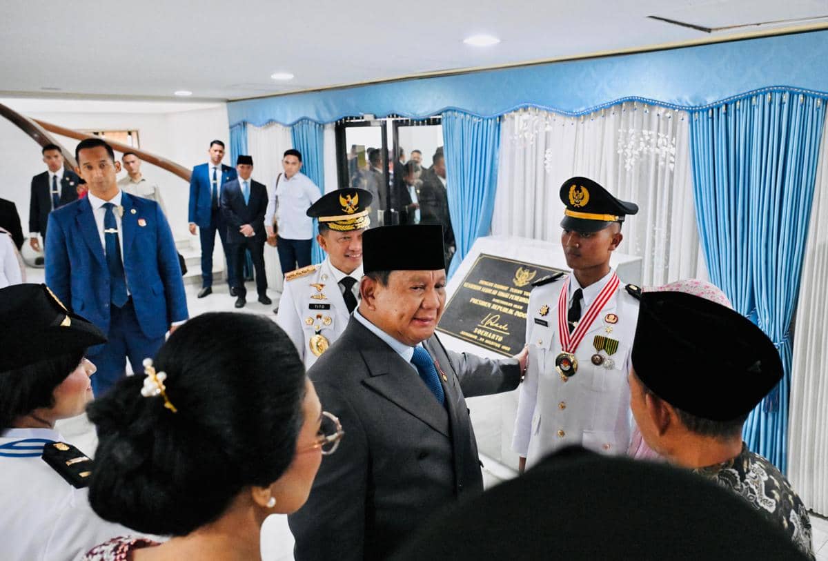 Bangganya Ayah Buruh Bangunan Saksikan Anaknya Lulus Terbaik IPDN