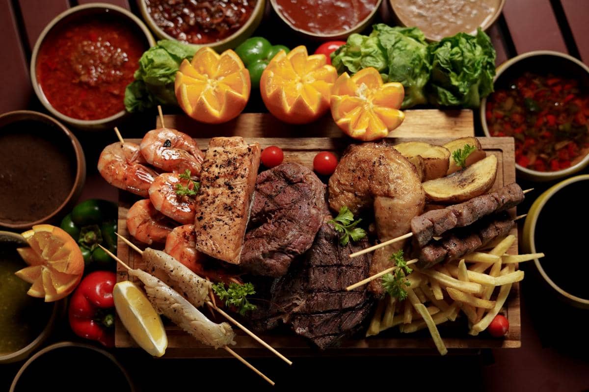 Aryaduta Medan Resmikan Pool Bar, Hadirkan Promo Kuliner Rp98 Ribu