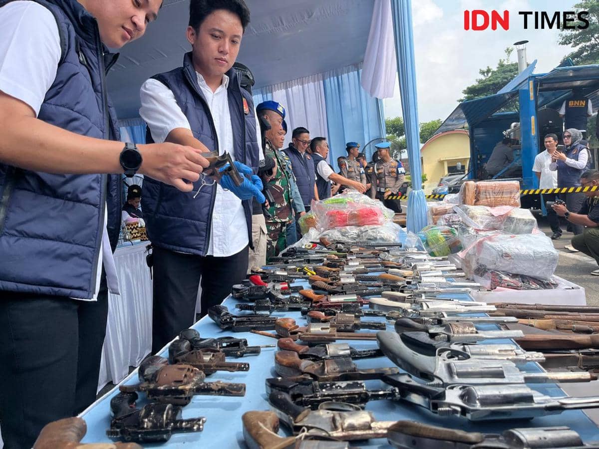 Polda Lampung Musnahkan Ratusan Senpi Rakitan Hasil Penyerahan Warga