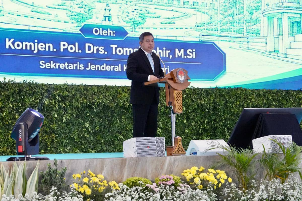 Lantik 1.204 Pamong Praja Muda, Sekjen Kemendagri Tekankan Integritas