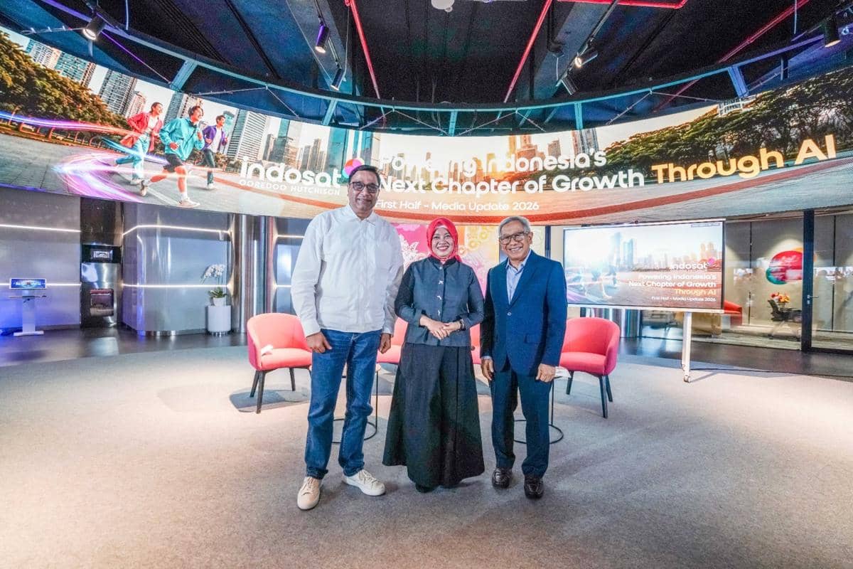 Materi visual First Half Media Update 2026 Indosat Ooredoo Hutchison dengan identitas perusahaan IOH.