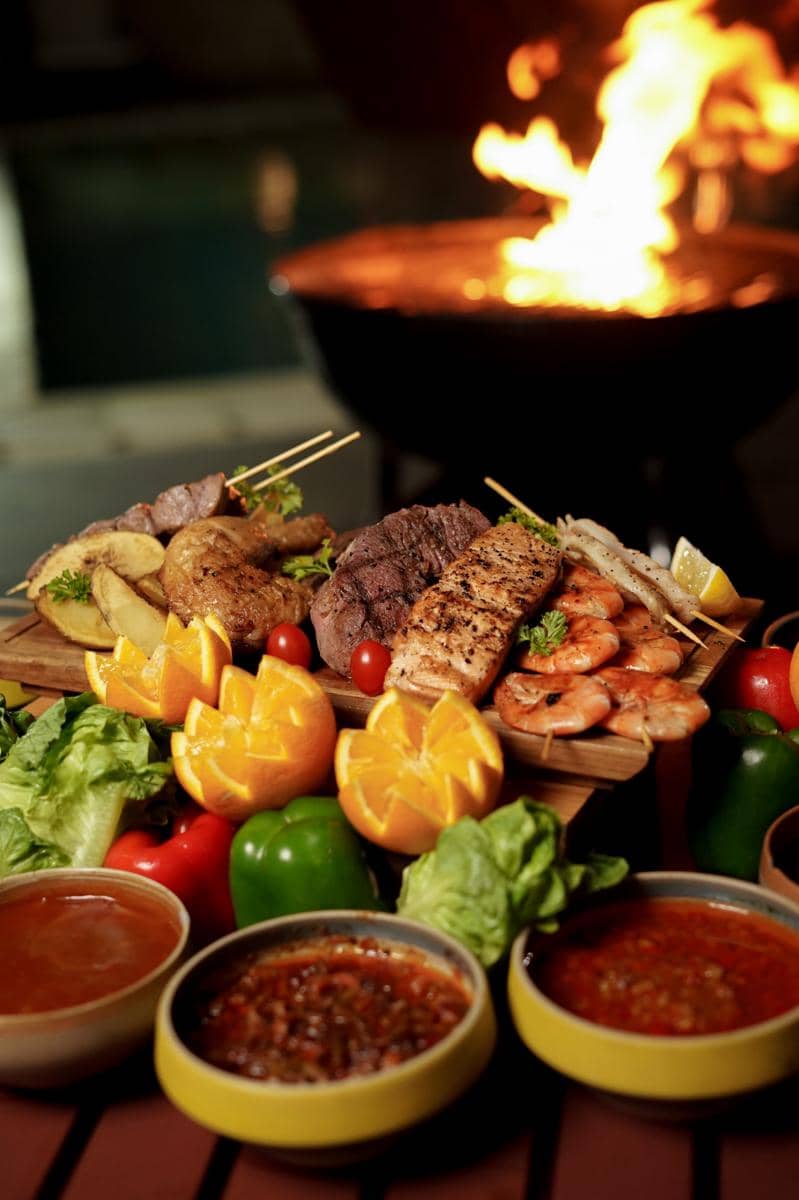 Materi promo kuliner Hotel Aryaduta Medan yang menampilkan pilihan sajian makanan dan minuman untuk pengunjung.