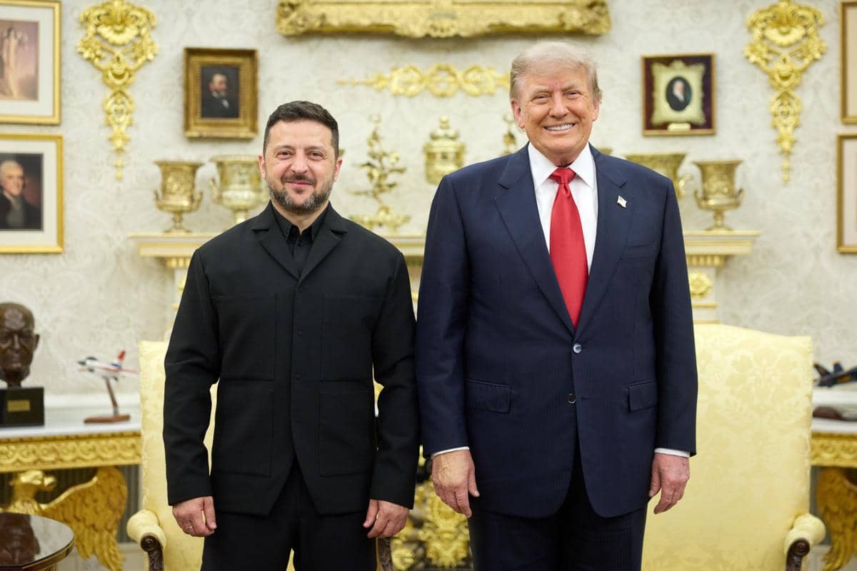 Presiden Ukraina, Volodymyr Zelenskyy sedang melakukan pertemuan dengan Presiden Amerika Serikat, Donald Trump di Ruang Oval, Gedung Putih, Washington D.C., pada Selasa (28/7/2026).