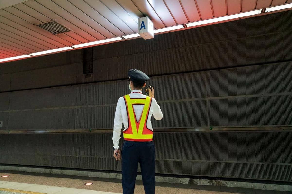 ilustrasi pekerja shift malam