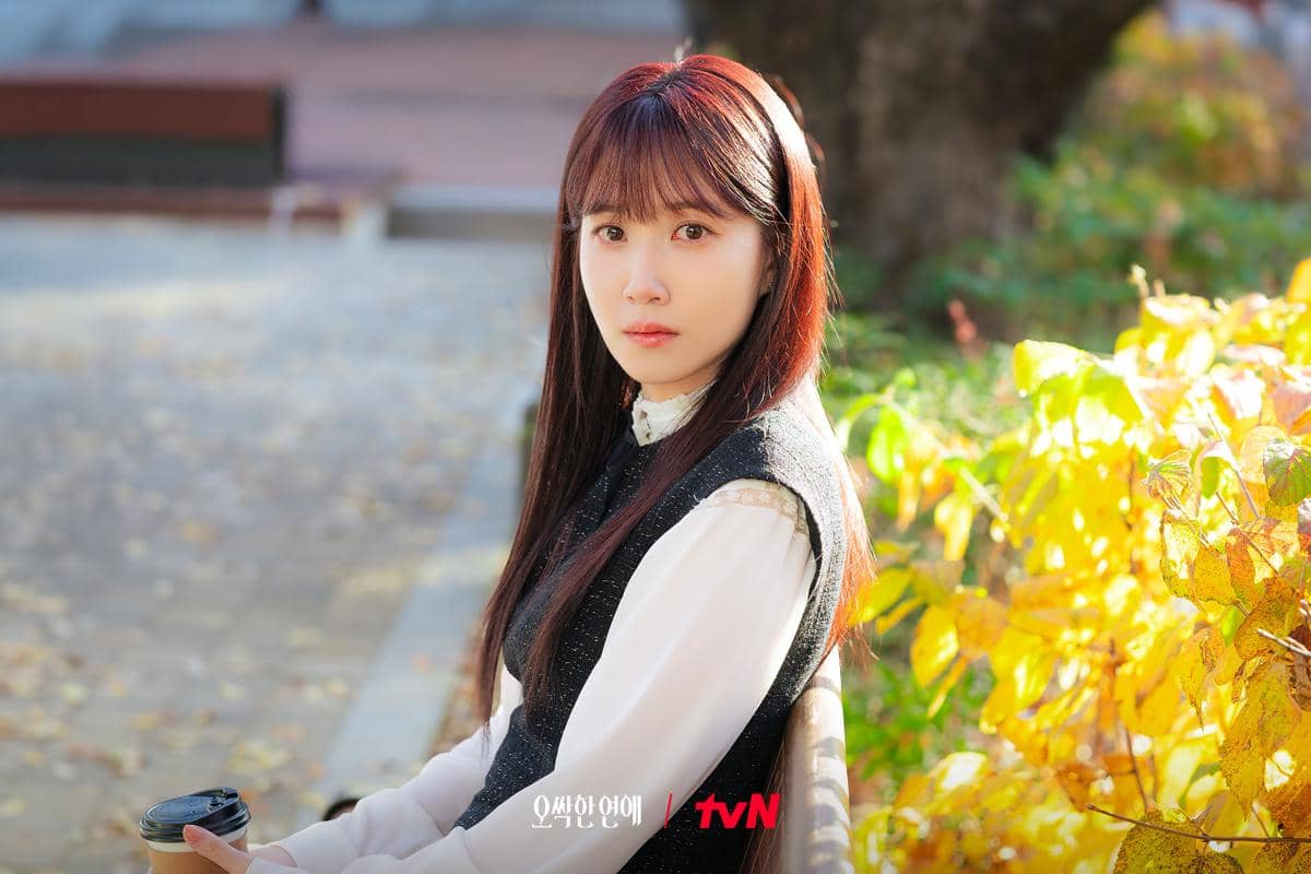 Cuplikan drama Korea Spooky in Love yang diunggah akun Instagram tvN Drama, menampilkan adegan para pemeran.