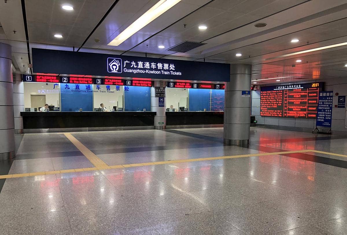 potret loket tiket kereta di Guangzhou
