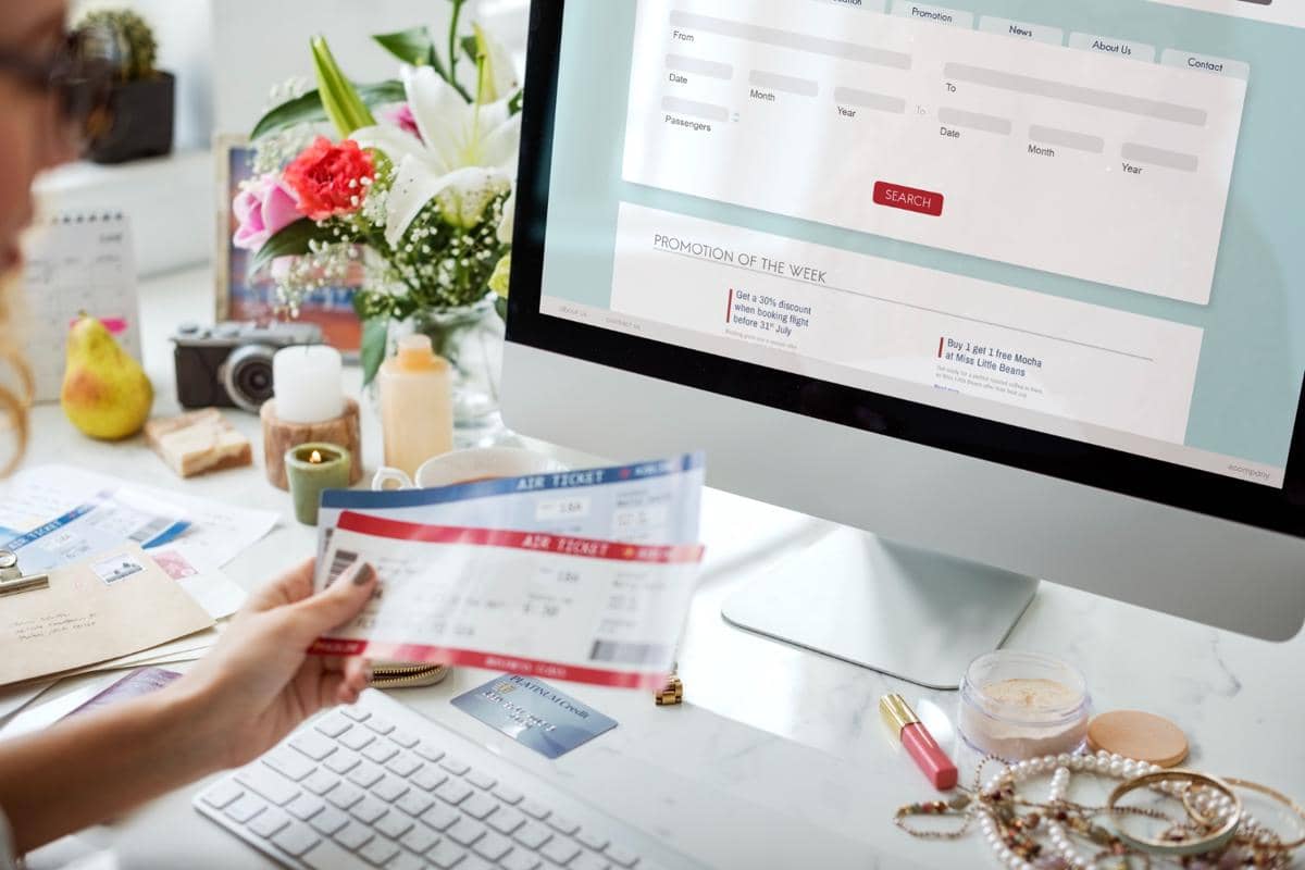 ilustrasi memesan tiket online