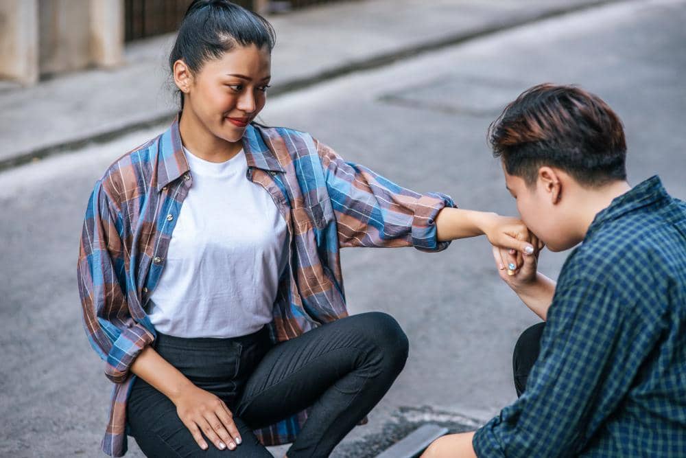 Sering Dianggap Nggak Romantis, Tanda Ini Ternyata Green Flag Paling Langka!