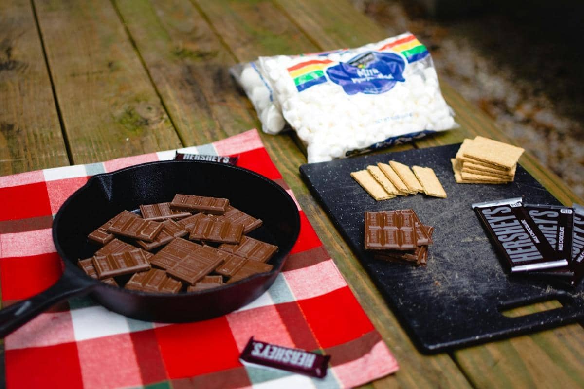 ilustrasi membuat saltine cracker toffee