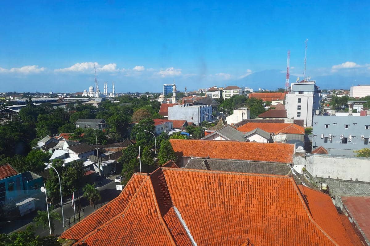 panorama kota dari Menara Pandang Perpusda Solo