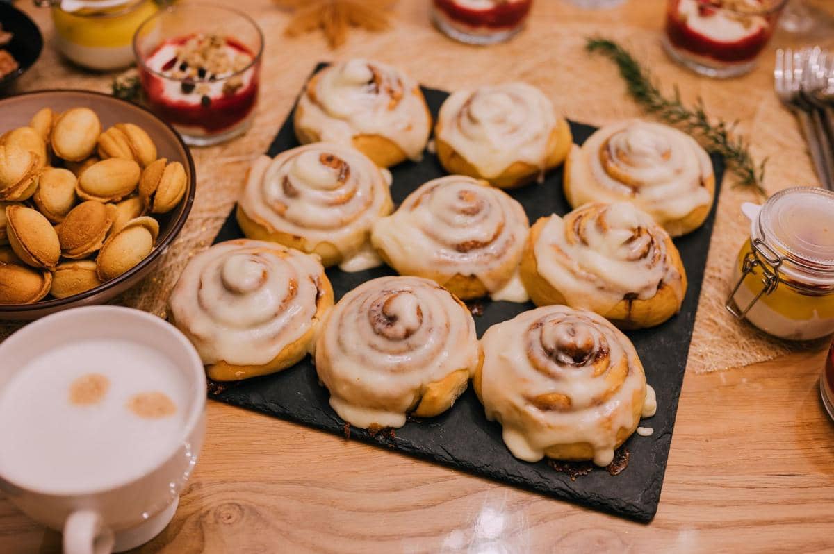 Resep Cinnamon Roll Lembut dengan Cheese Frosting, Aromanya Wangi