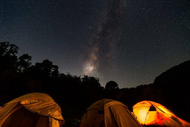 ilustrasi camping