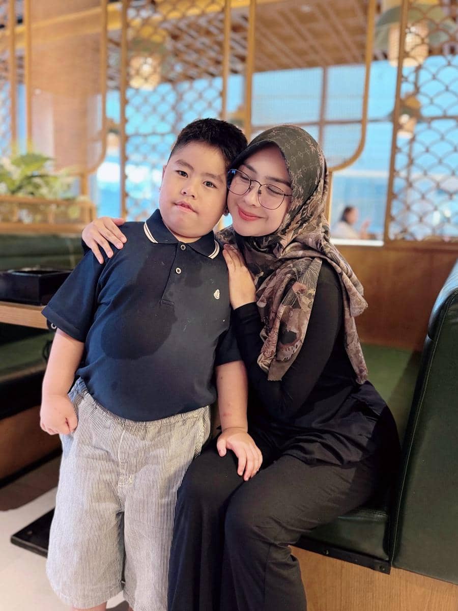 Ria Ricis mengajak keponakan bermain