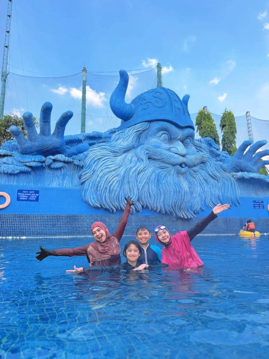 Ria Ricis mengajak keponakan bermain