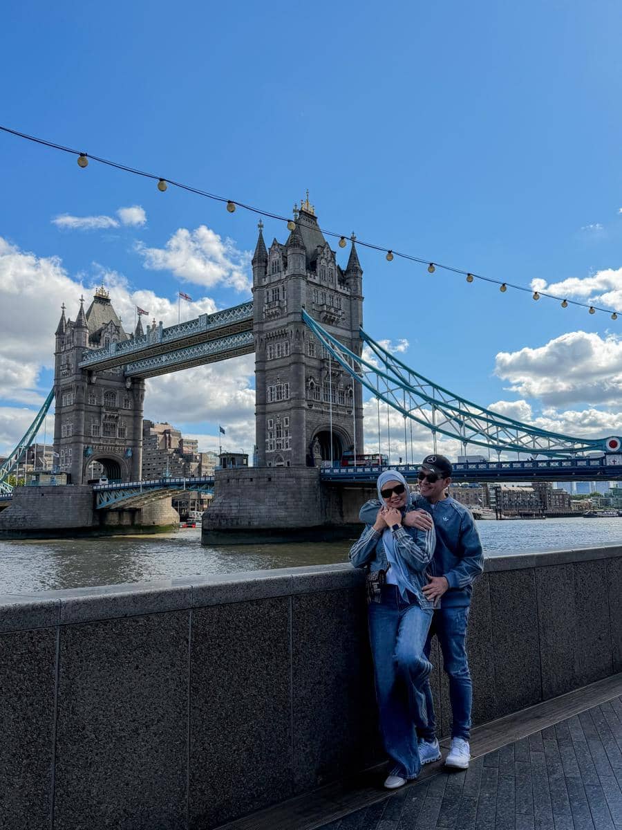 Akhmad Fadli menikmati liburan dengan keluarga di London