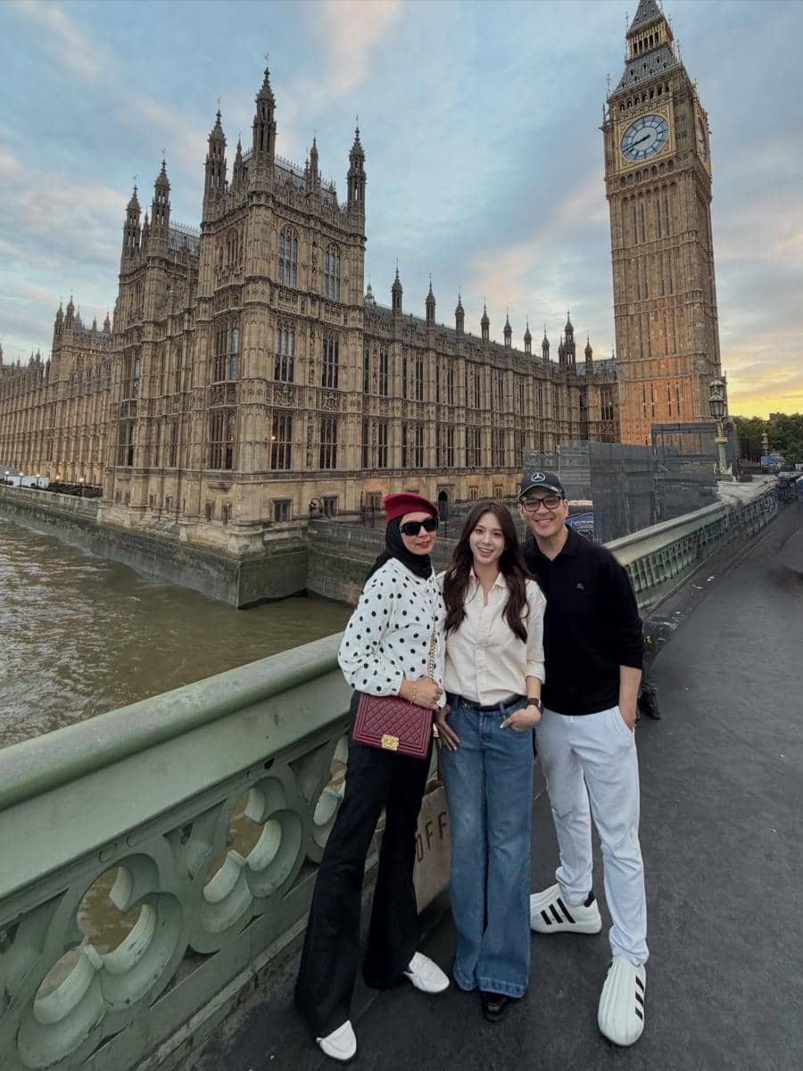 Akhmad Fadli menikmati liburan dengan keluarga di London