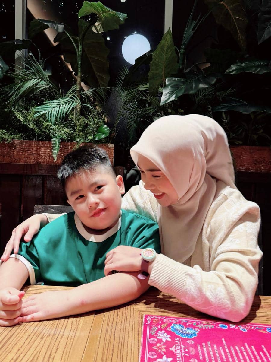 Ria Ricis mengajak keponakan bermain