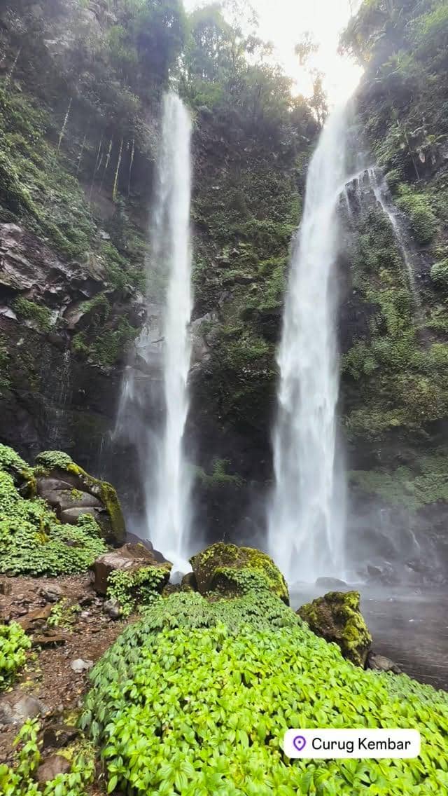 Donna Agnesia dan keluarga ke Curug Sawer