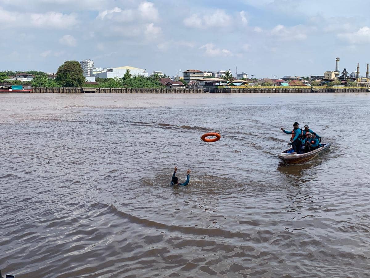 Pelaku Wisata Tirta Dibekali Ilmu Penyelamatan Darurat di Sungai