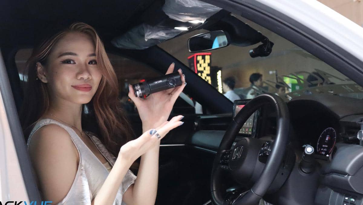 Stan BlackVue di ajang GIIAS 2026 yang memperkenalkan produk baru perusahaan kepada pengunjung pameran otomotif.