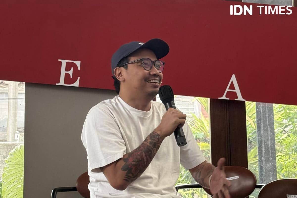 Lafa Pratomo dalam konferensi pers Garis Tegak pada Kamis (30/7/2026)
