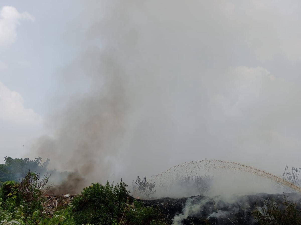 TPSA Dengung Lebak Terbakar, Damkar Duga Api dari Pembakaran Rumput
