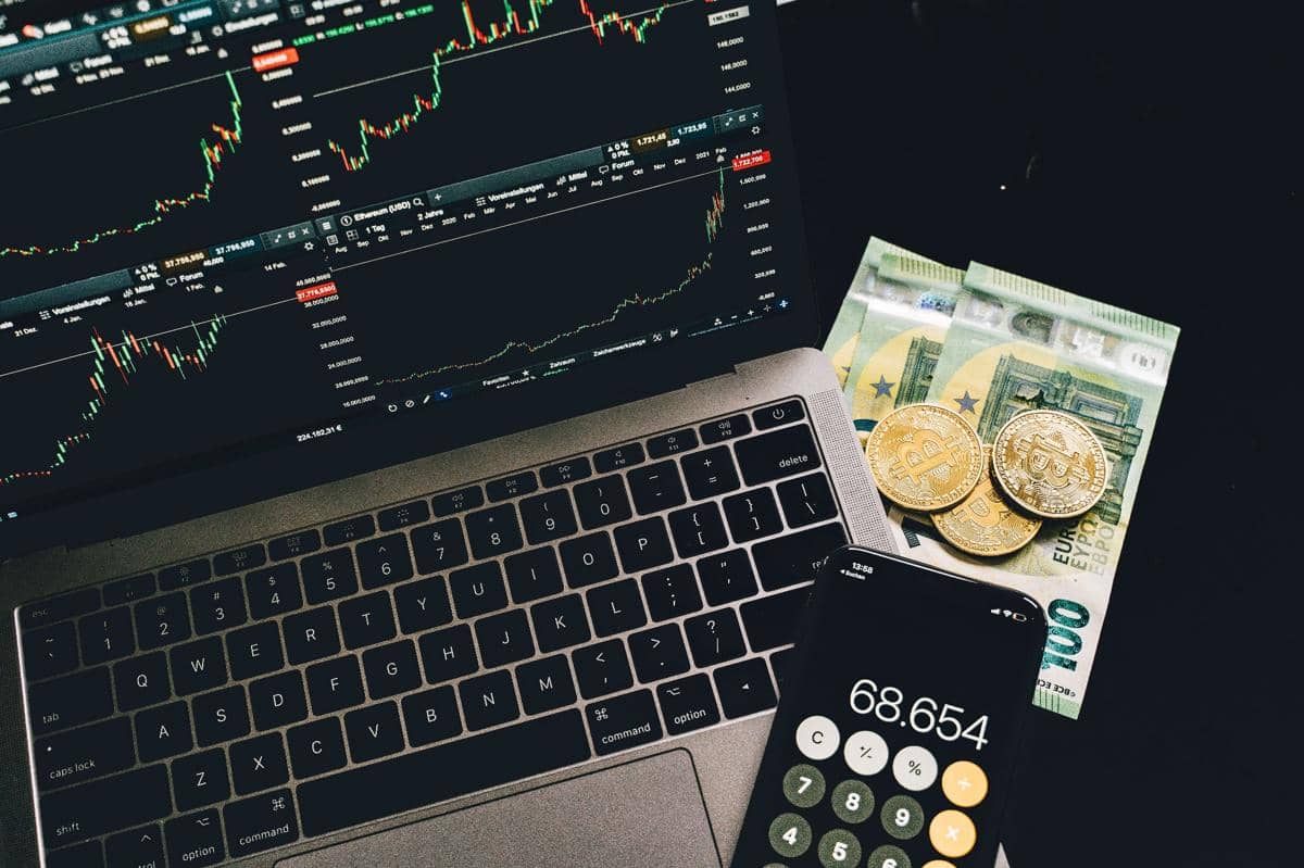 Ilustrasi obligasi sebagai instrumen investasi dan surat utang yang berkaitan dengan perencanaan keuangan.