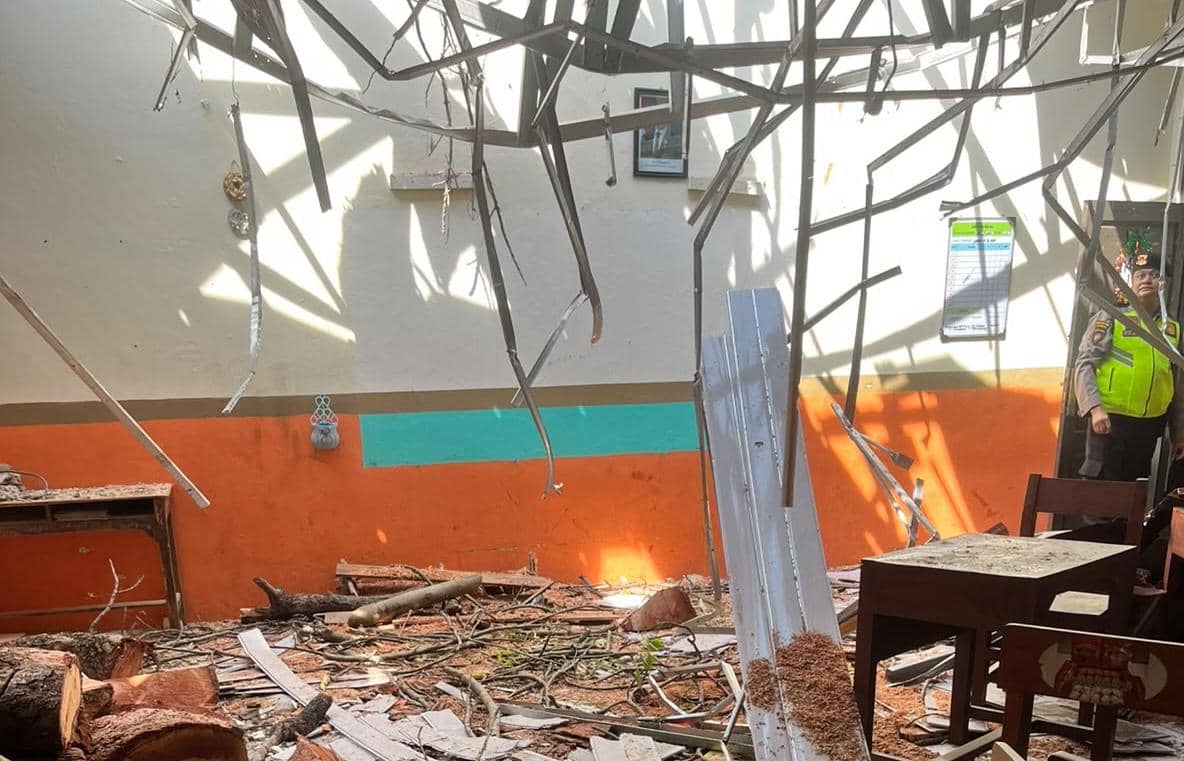sekolah roboh.jpeg