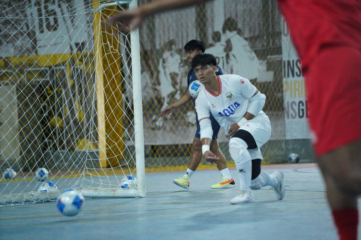 Para pemain Timnas Futsal Indonesia mengikuti sesi latihan di lapangan indoor sebelum menjalani keberangkatan ke Spanyol.