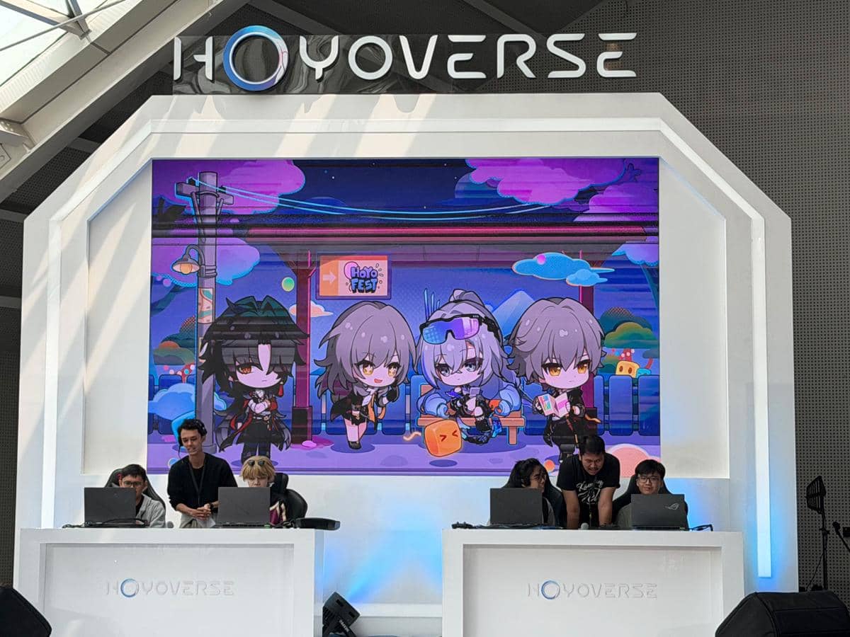 Laptop gaming ROG Strix G16 dipamerkan di area HoYo FEST 2026 Indonesia, menonjolkan desain perangkat untuk para pengunjung.