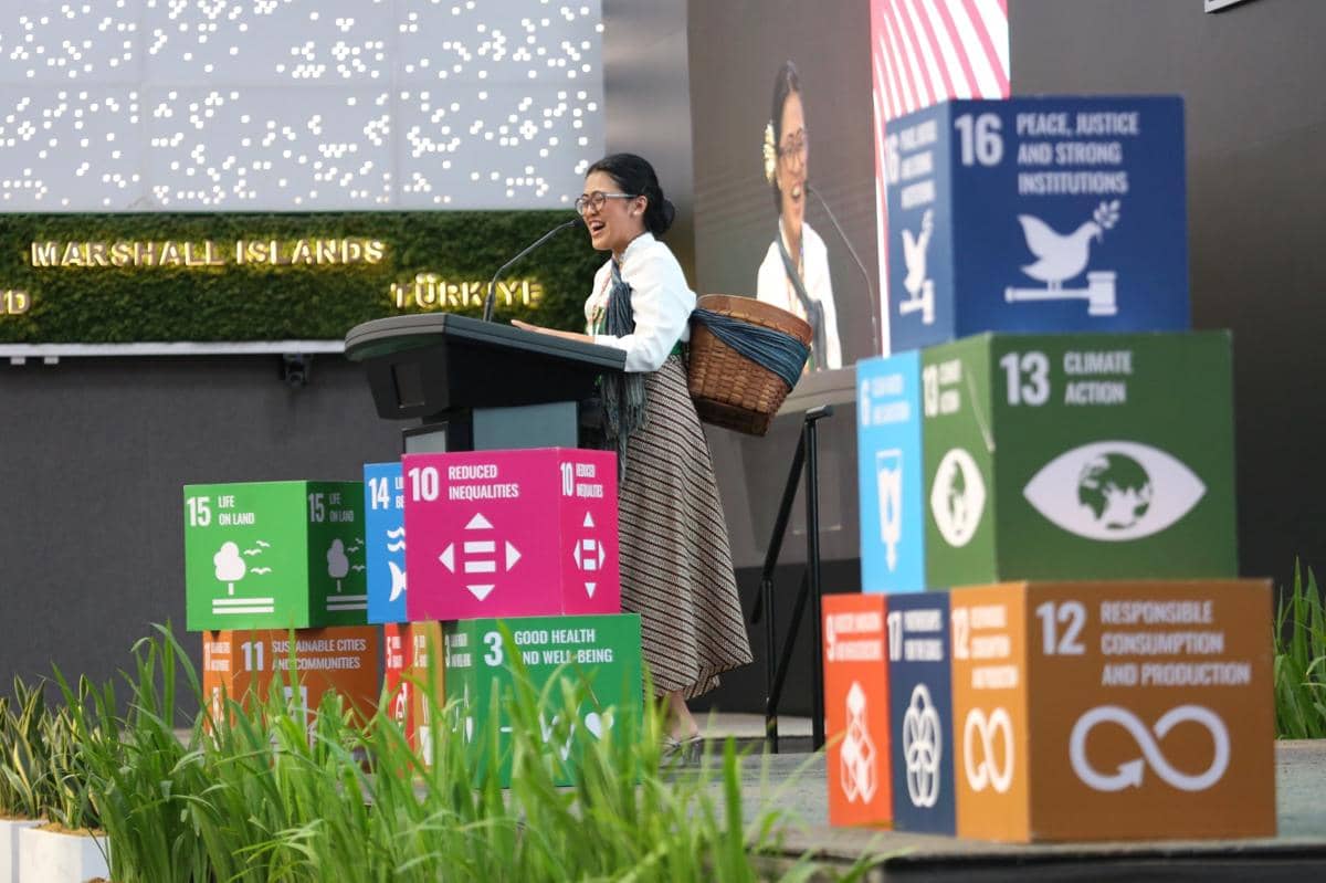 Intan Rahmaningtyas saat memperkenalkan jamu di The Youth Collab Summit 2024 (dok. Istimewa)