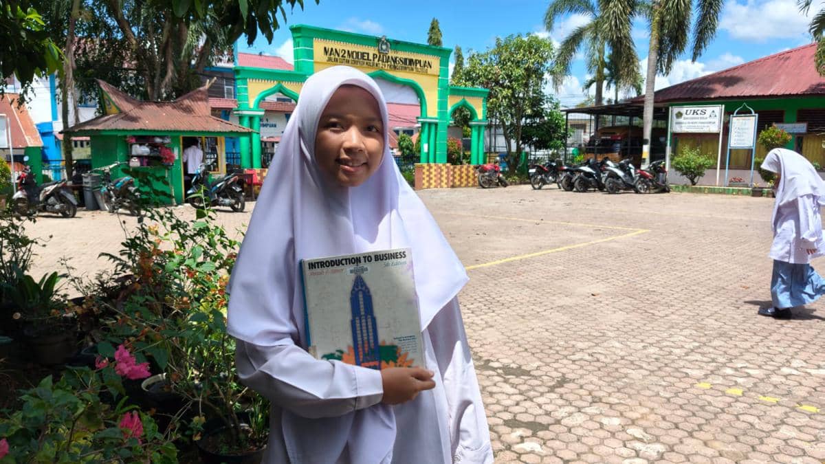 Maritza Muthmainnah, penerima beasiswa studi di Jiangsu College of Finance and Accounting, Cina, melanjutkan pendidikan.
