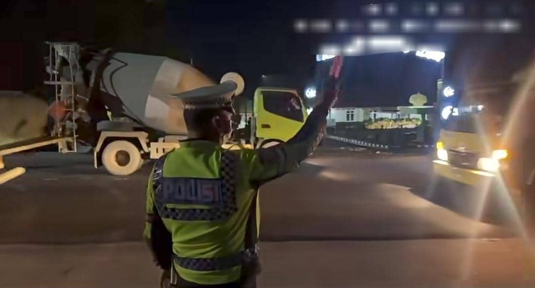 Awas Macet! Jalintim KM 17 Kembali Dicor, Polisi Berlakukan Buka-Tutup