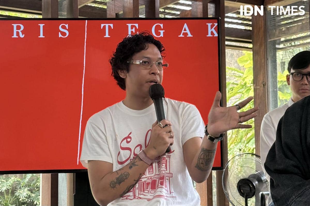 Sejumlah musisi berpose bersama dalam konferensi pers peluncuran EP Garis Tegak pada Kamis, 30 Juli 2026.