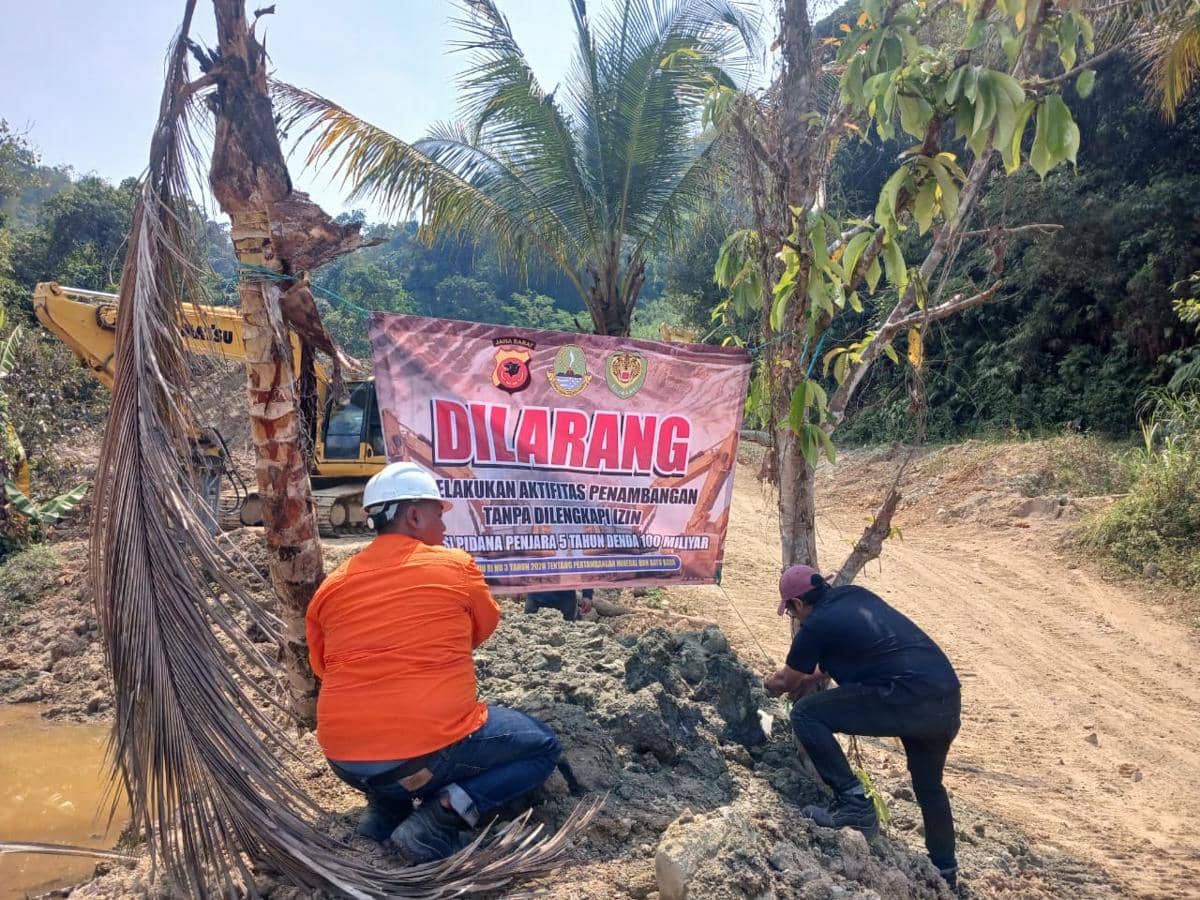 Cemarkan Sungai Cibojong, Tiga Tambang Batu Hijau Ilegal Ditutup!