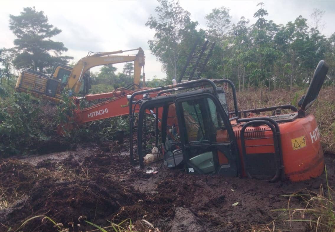 Api dan asap terlihat di area kebakaran lahan Muara Medak, Bayung Lencir, dalam dokumentasi BPBD Muba.