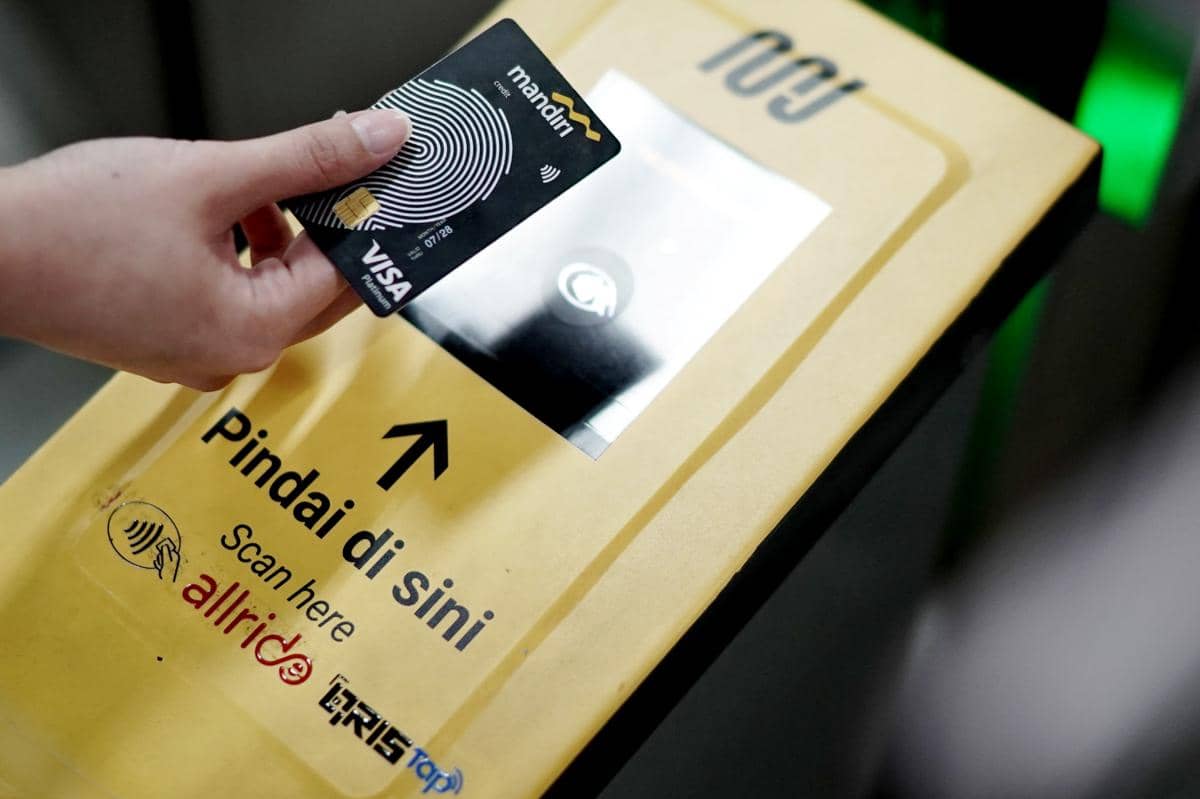 Naik MRT Jakarta Kini Bisa Bayar Pakai Kartu Kredit Nirsentuh Bank Mandiri