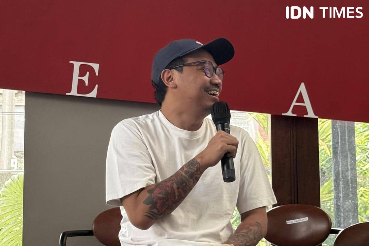 Lafa Pratomo dalam konferensi pers Garis Tegak pada Kamis (30/7/2026)