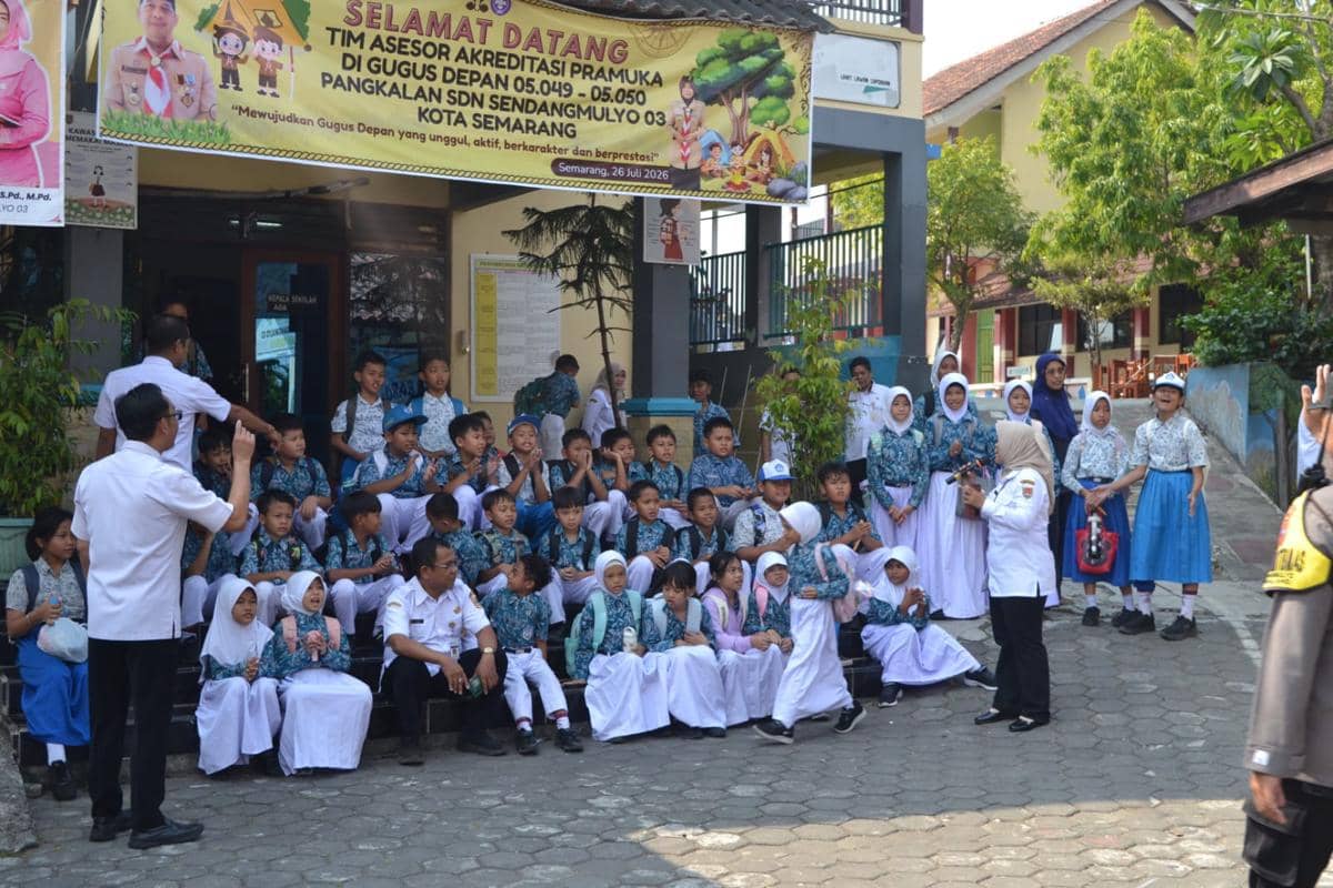 Ruang Kelas SD di Semarang Tertimpa Pohon, Siswa Belajar Bergantian