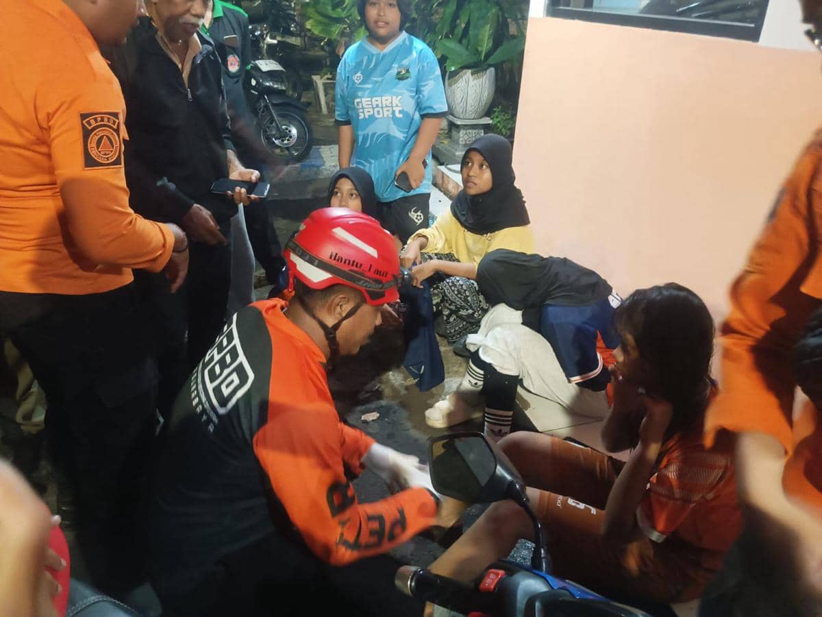 Detik-detik Motor Masuk Sungai, Remaja 14 Tahun Lolos dari Maut