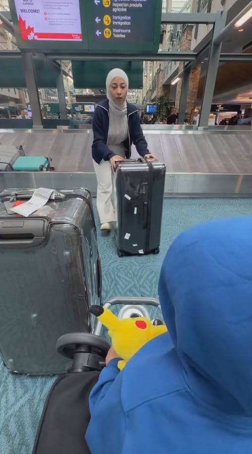 Nikita Willy dan Indra berpose bersama saat menikmati liburan di Kanada dalam unggahan di Instagram pribadi.