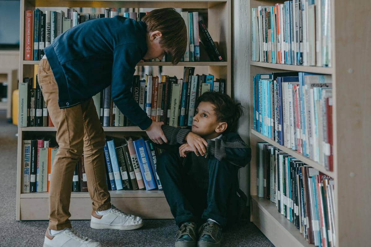 5 Alasan Mengapa Edukasi tentang Bystander Effect Penting Sejak Dini