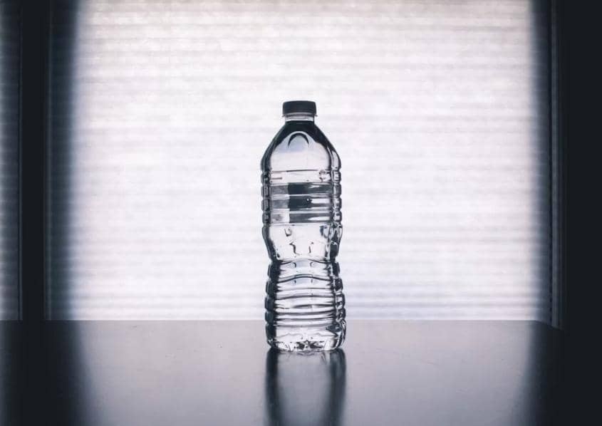 ilustrasi botol plastik