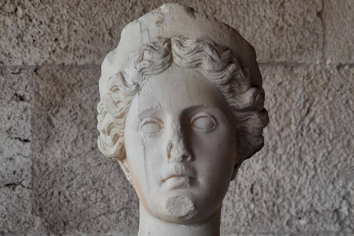 Dewi Yunani, Nemesis, abad ke-5 SM di Museum Agora Kuno Athena di Yunani.