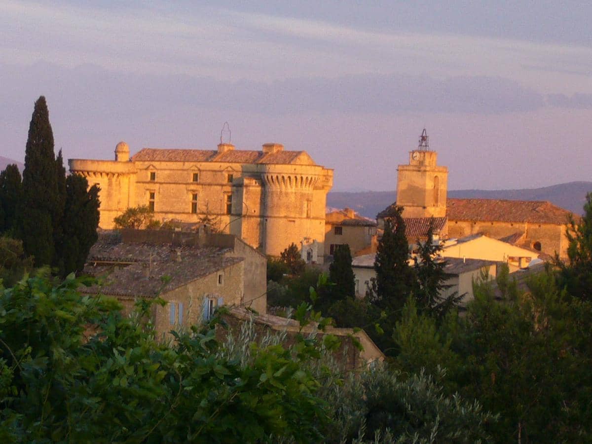Château de Gordes, bangunan kastil yang ada di Desa Gordes.
