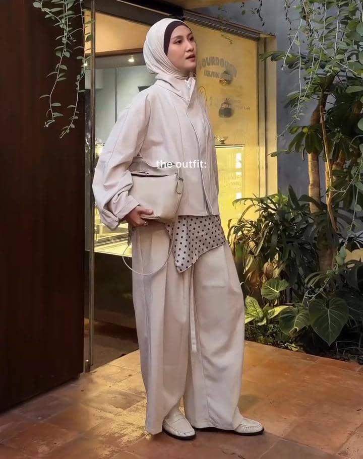 inspirasi OOTD polkadot stylish ala Inas Rana 
